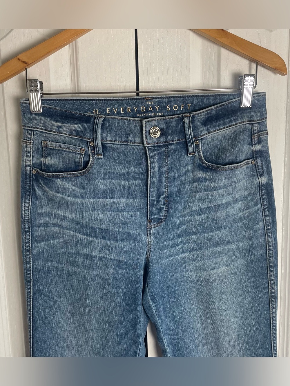 White House Black Market Everyday Soft Skinny Flare Jeans Womens 4L Blue Stretch - Picture 2 of 13